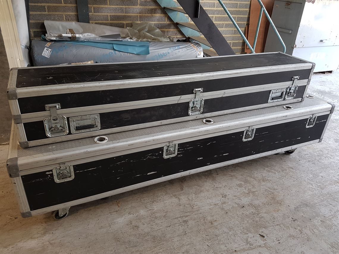 Packs away into two flight boxes