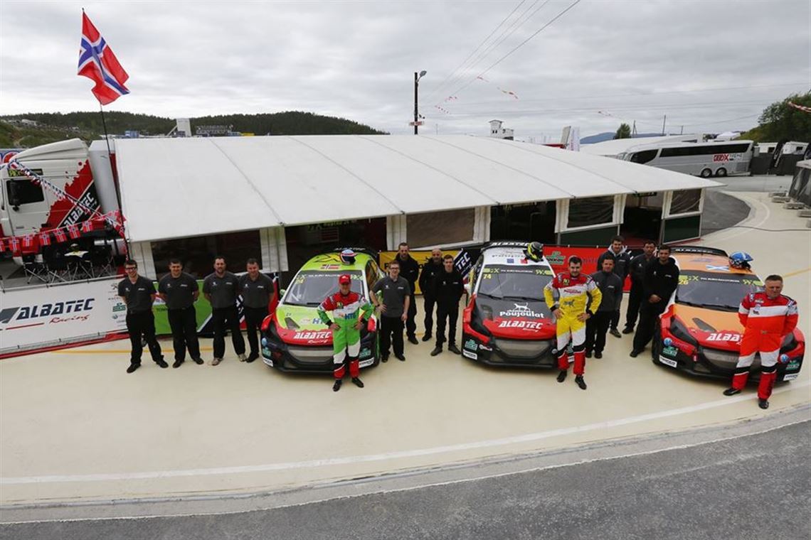 race-trailer-with-worksopliving-and-large-awn