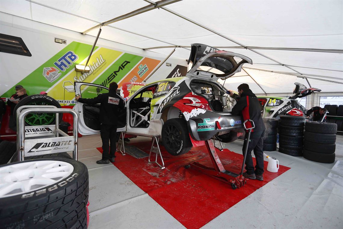 race-trailer-with-worksopliving-and-large-awn