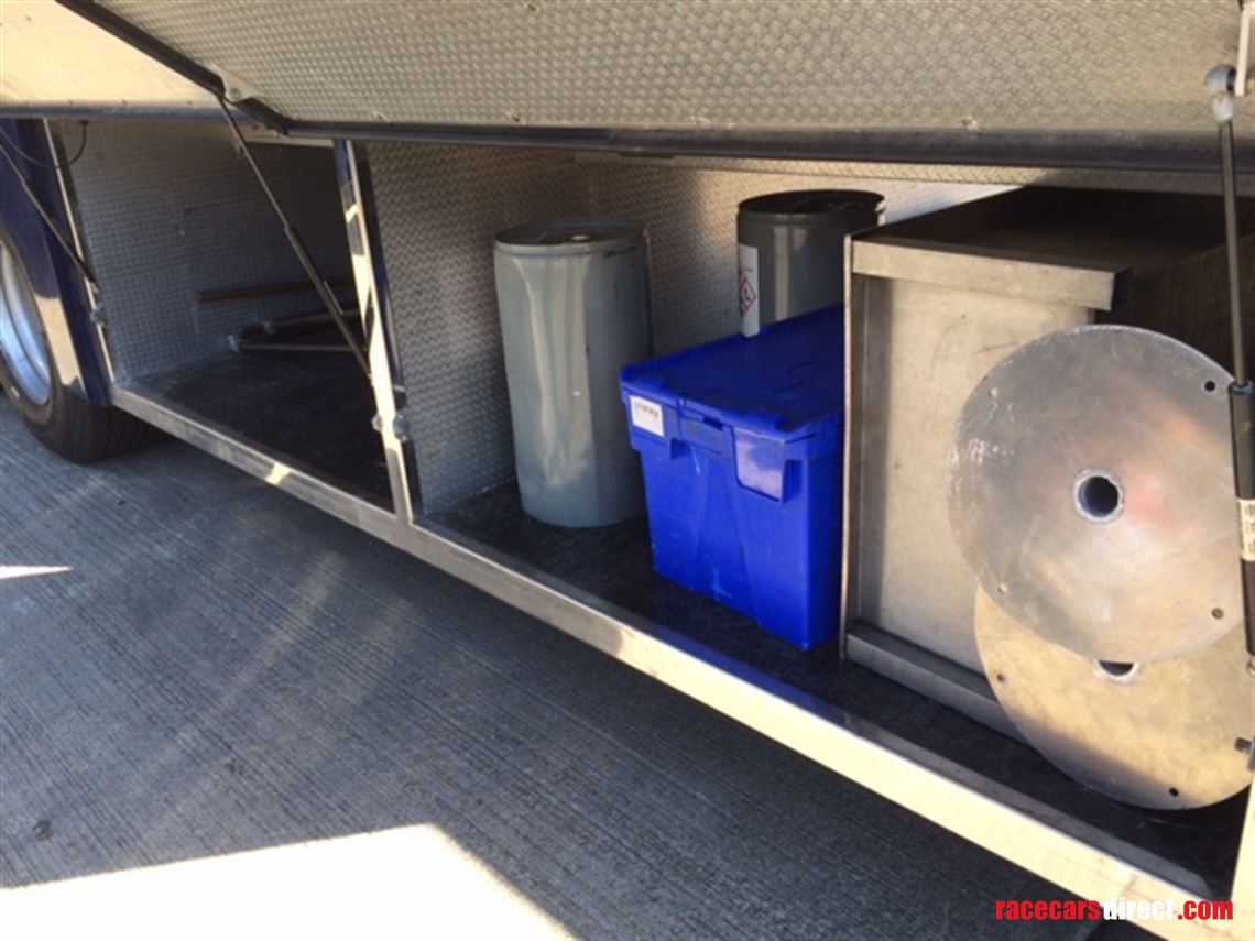 race-trailer-ex-redbull-f1-team-for-3-cars