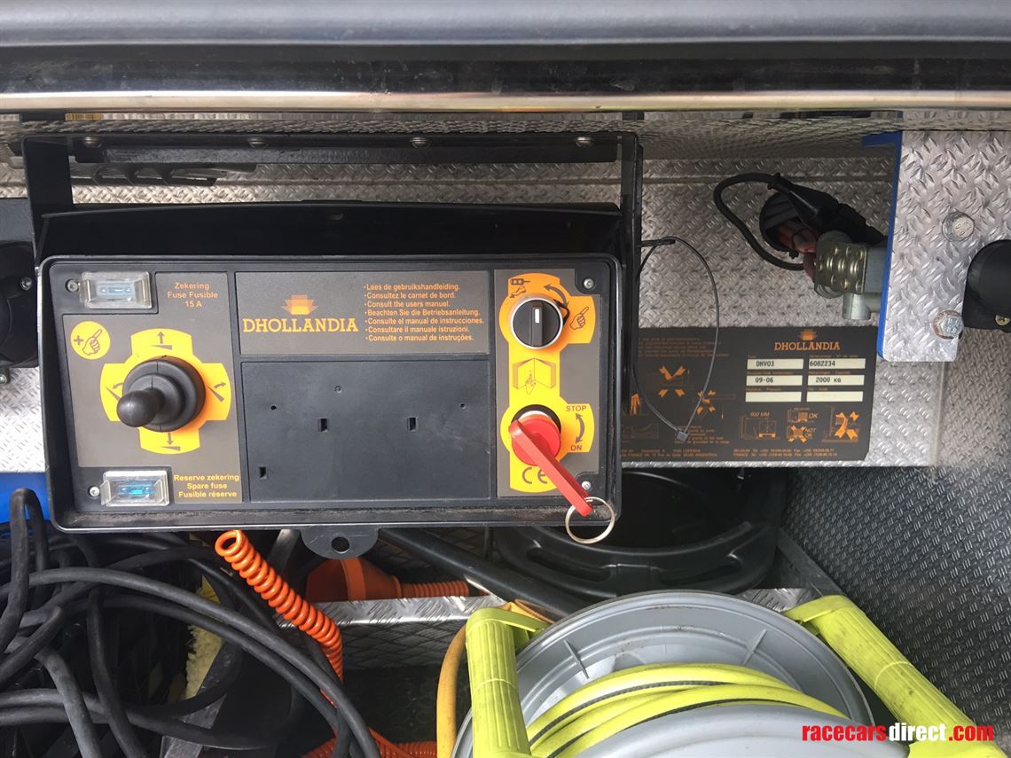 race-trailer-ex-redbull-f1-team-for-3-cars