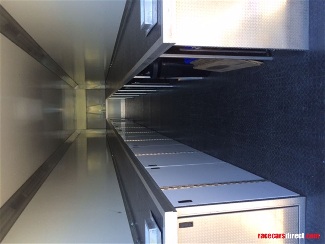 race-trailer-ex-redbull-f1-team-for-3-cars