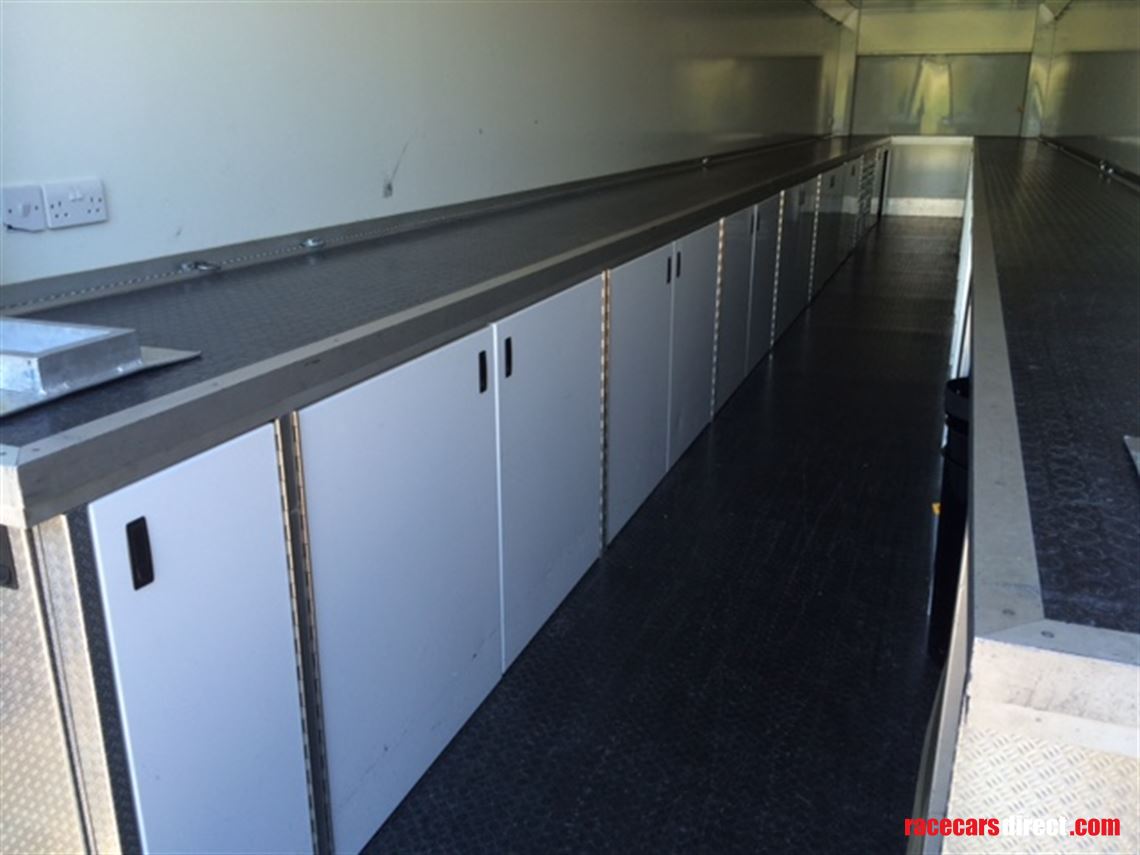 race-trailer-ex-redbull-f1-team-for-3-cars