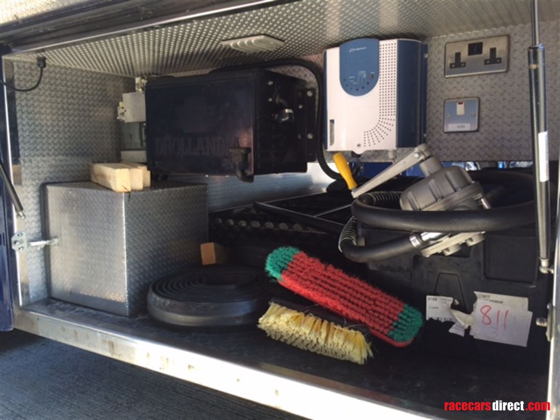 race-trailer-ex-redbull-f1-team-for-3-cars