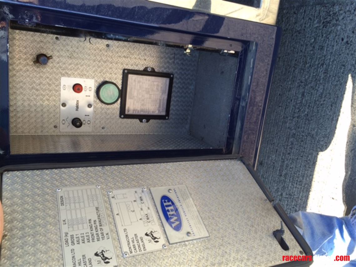 race-trailer-ex-redbull-f1-team-for-3-cars