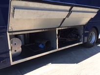 race-trailer-ex-redbull-f1-team-for-3-cars