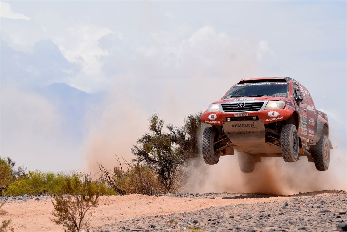 overdrive-toyota-hilux-t1