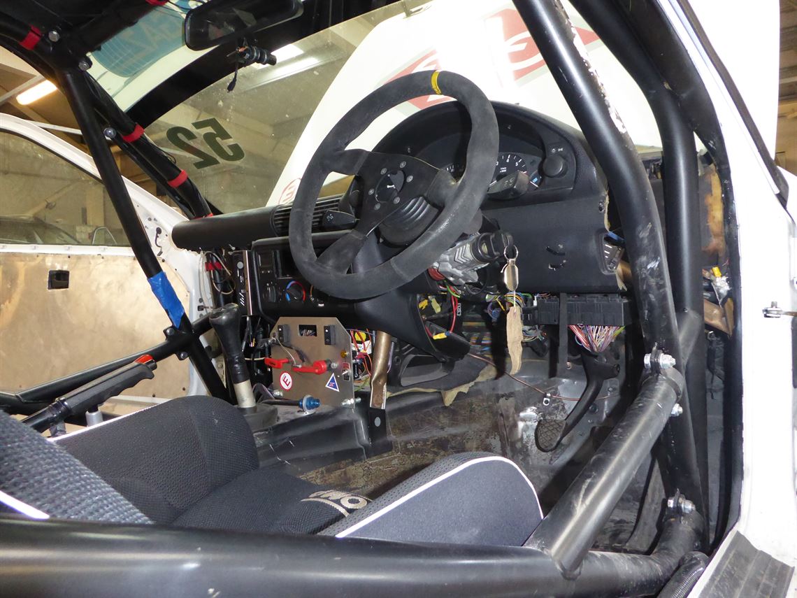 bmw-compact-cup-championship-race-car