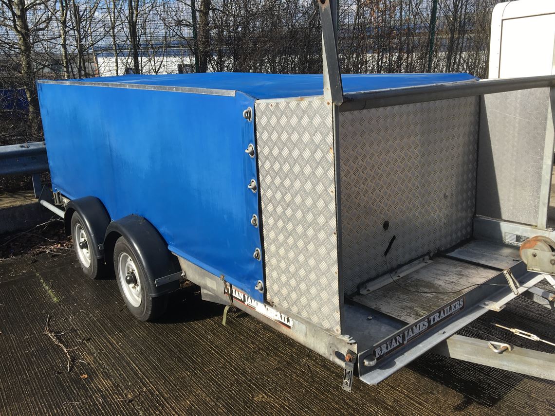 covered-race-trailer