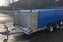 covered-race-trailer