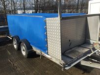 covered-race-trailer