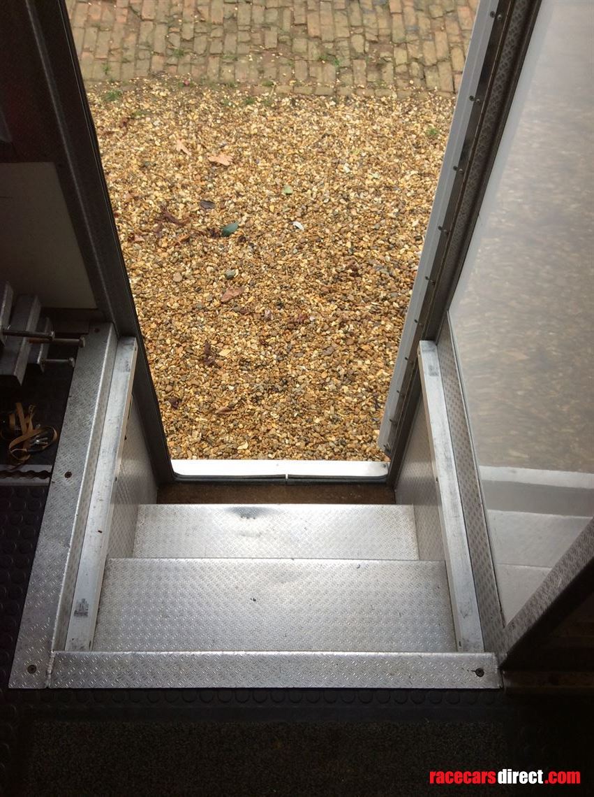 must-be-sold---renault-premier-2-car-race-tra