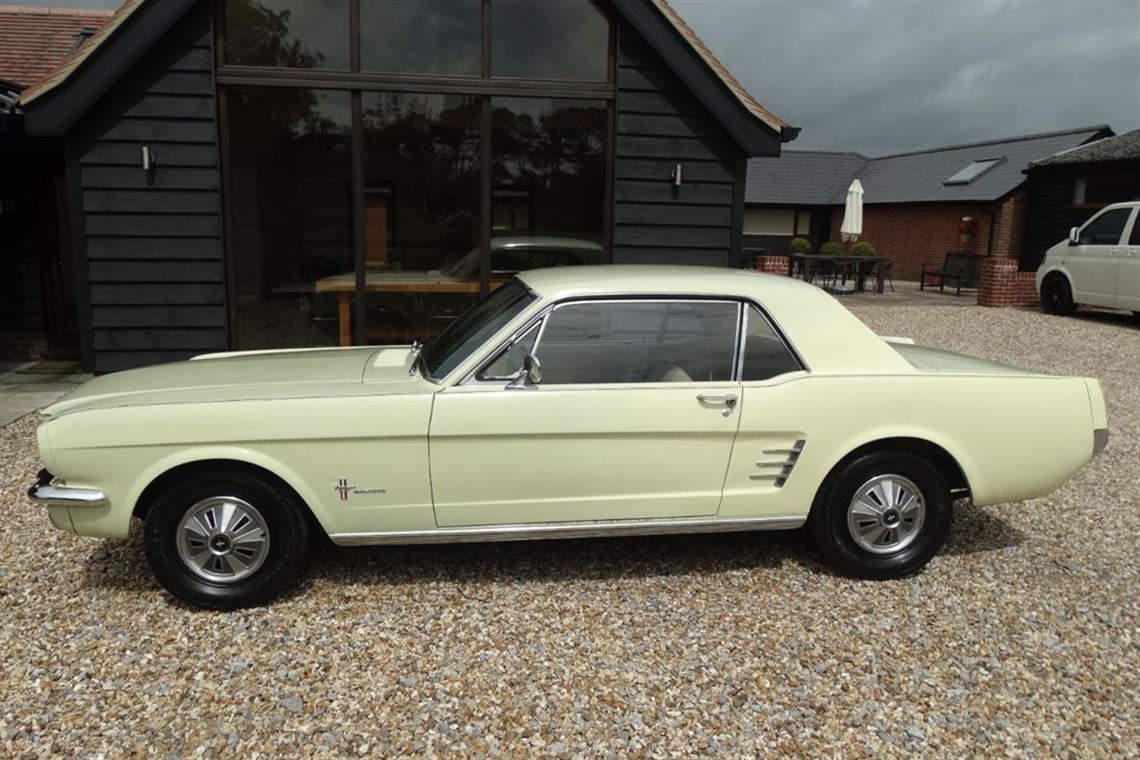 1966-ford-mustang-33-auto-2-door-coupe