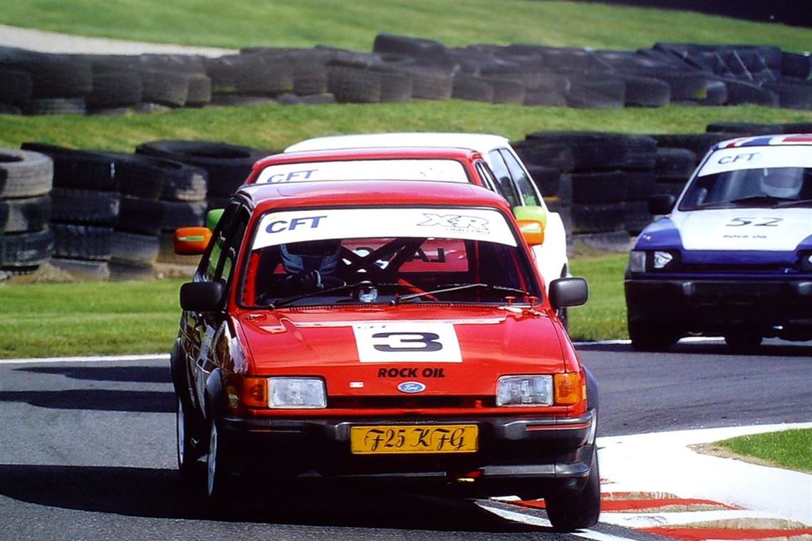 2x-ford-xr2-car
