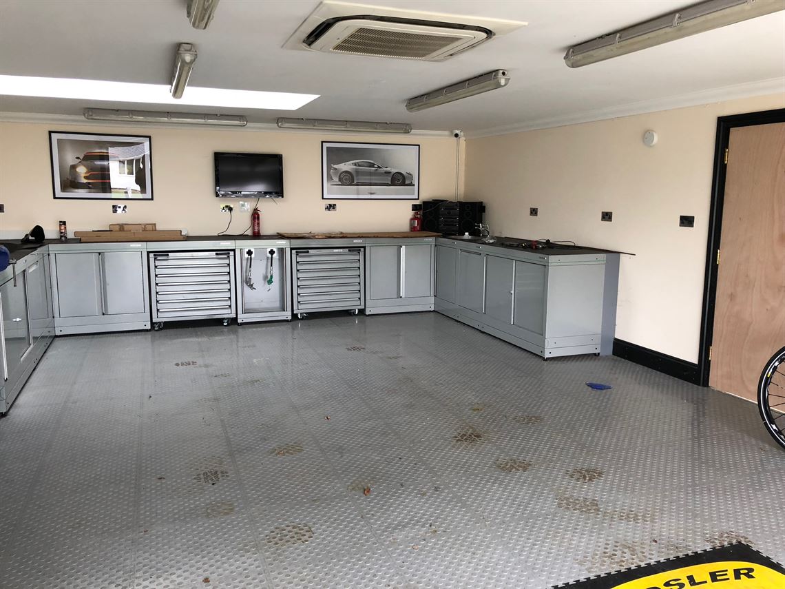 dura-cabinets-in-excellent-condition