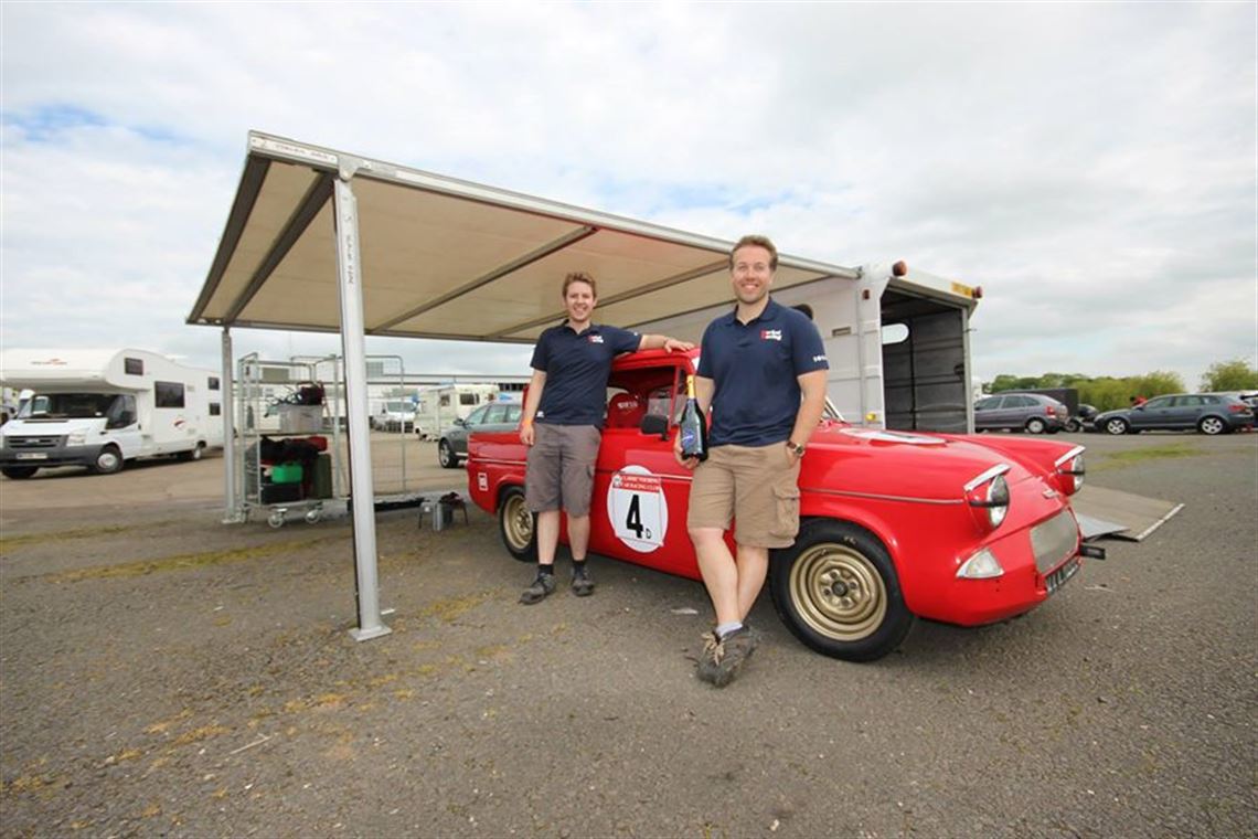 dastle-race-box-with-large-awning-garage