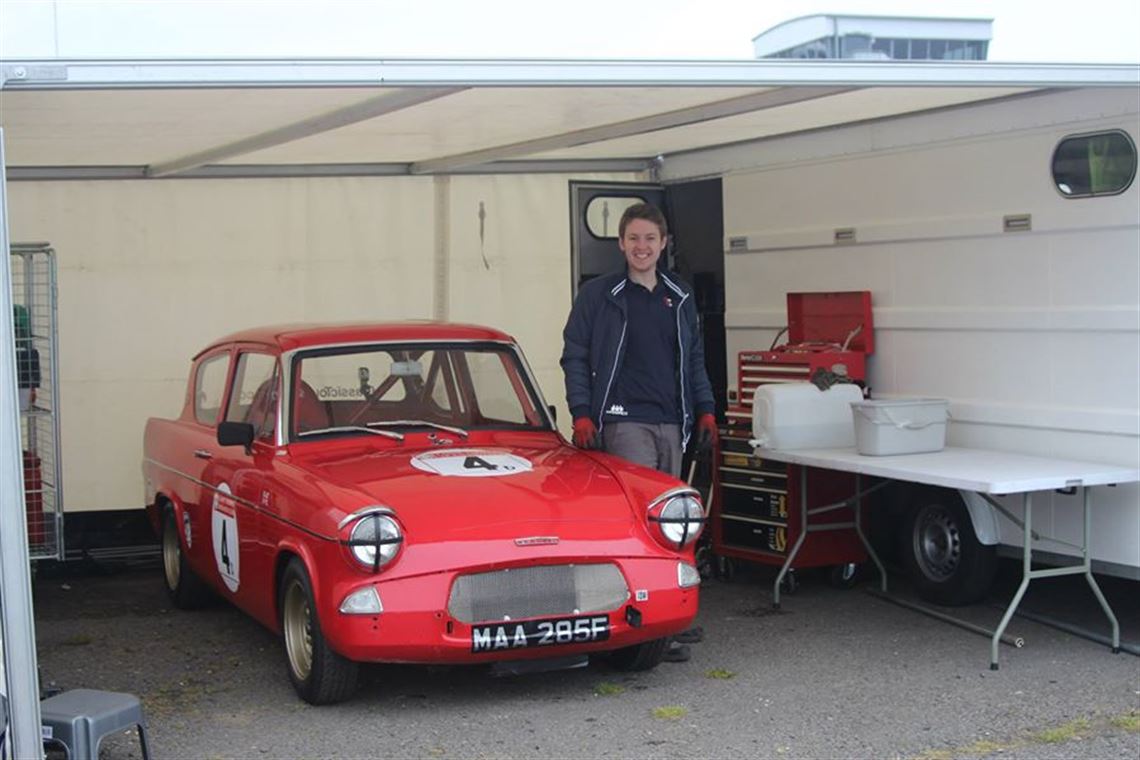 dastle-race-box-with-large-awning-garage