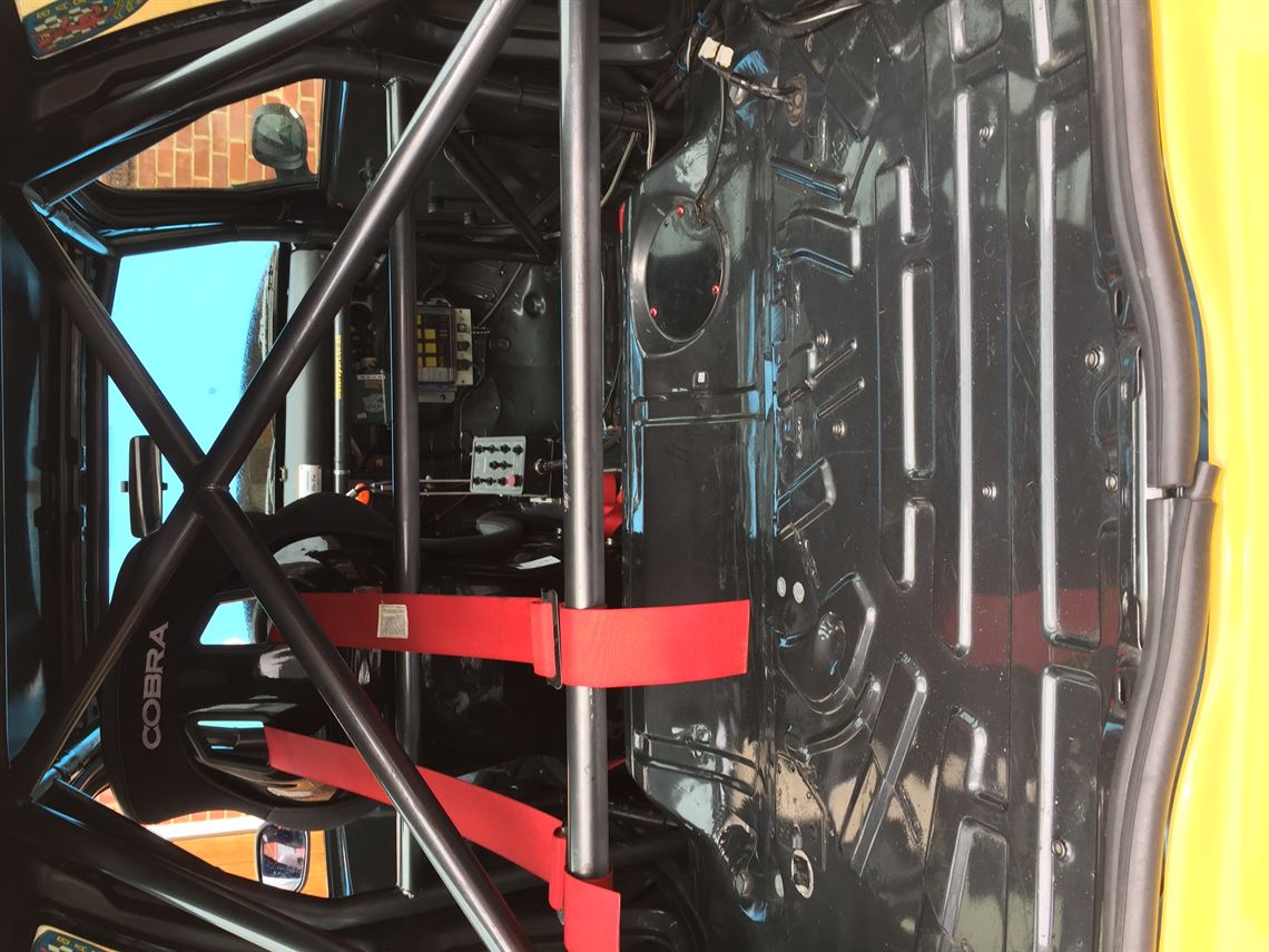 renault-clio-cup-2-racecar-reduced-price