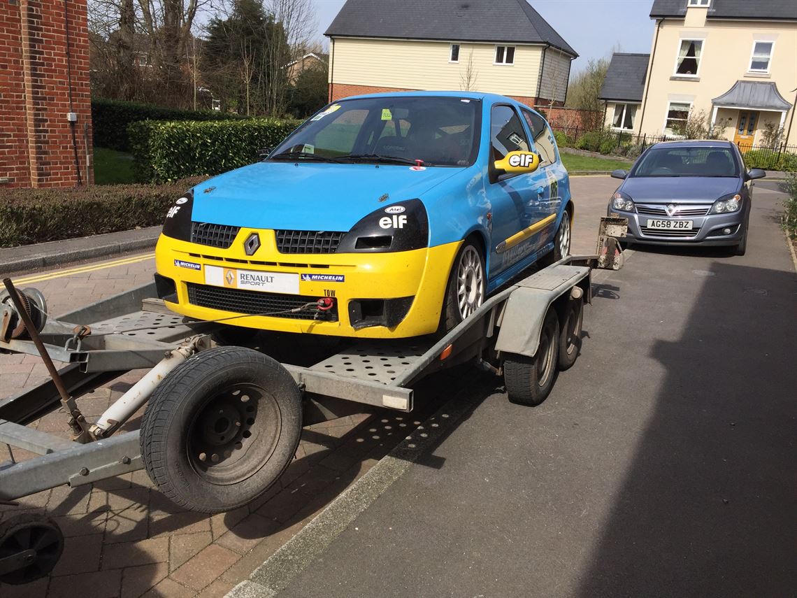 renault-clio-cup-2-racecar-reduced-price