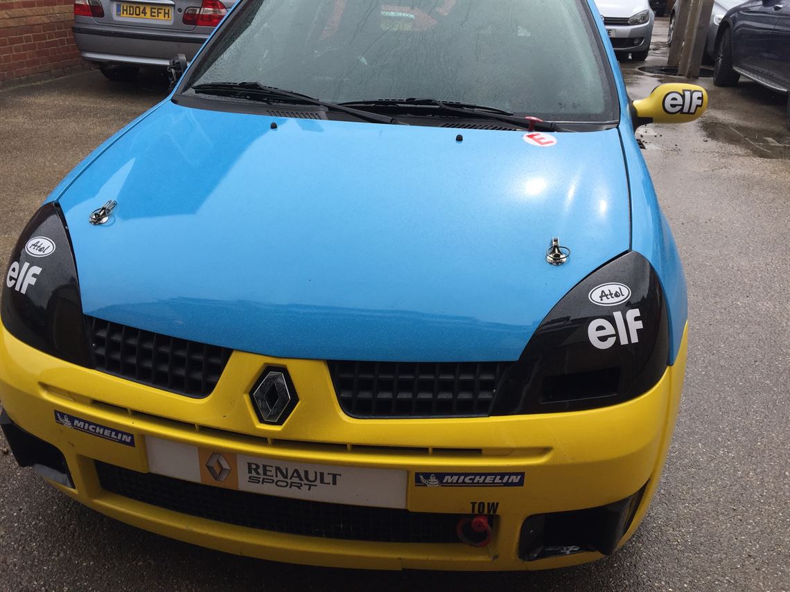 renault-clio-cup-2-racecar-reduced-price