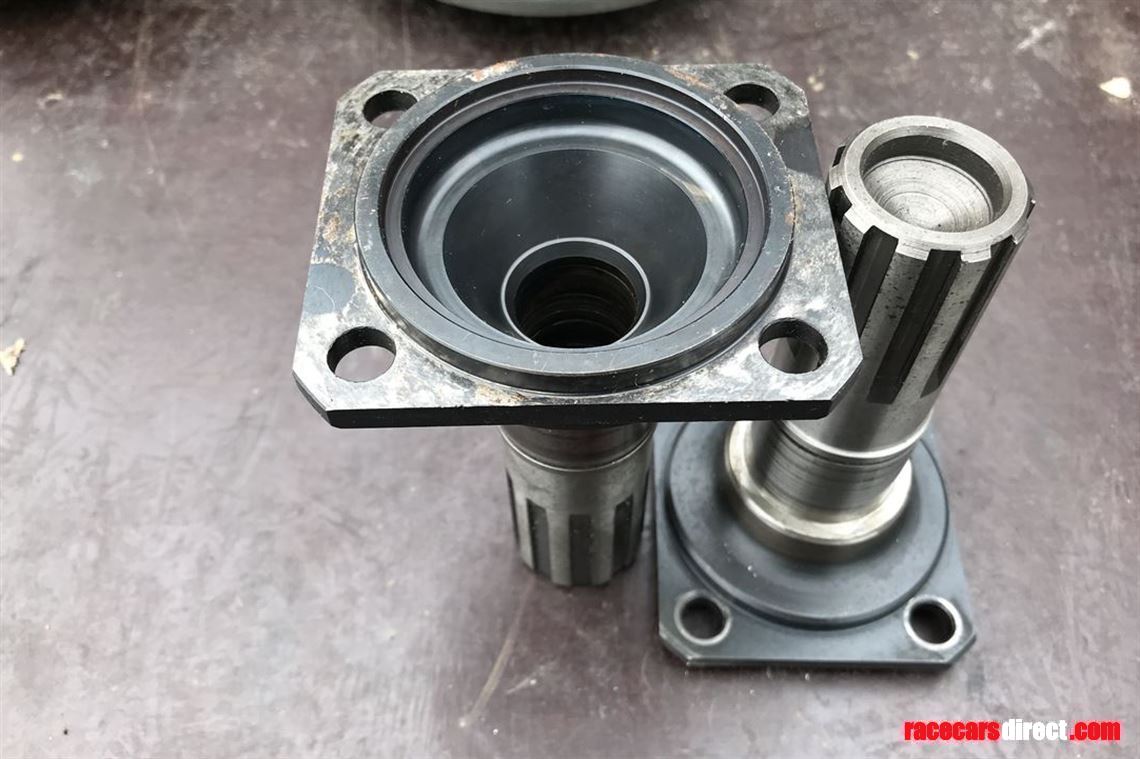 hewland-lg-output-flanges