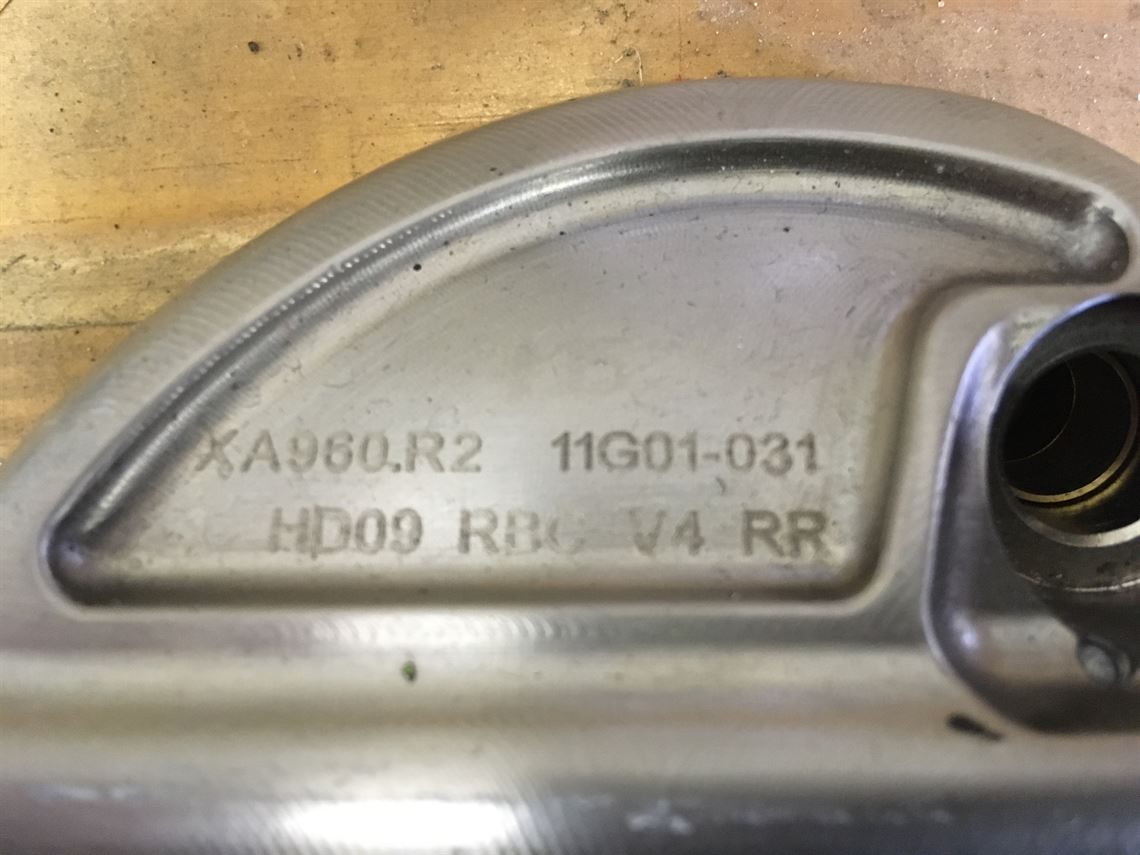 4-x-brembo-six-piston-f1-calipers