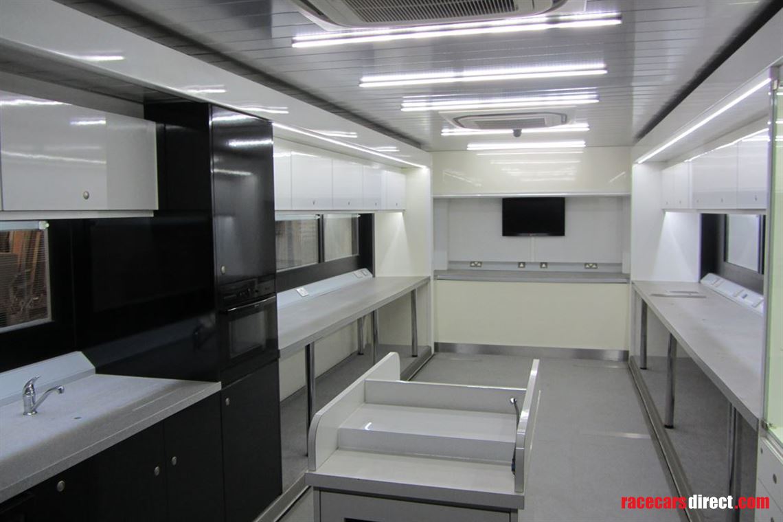 mercedes-hospitalityoffice-double-podded-unit