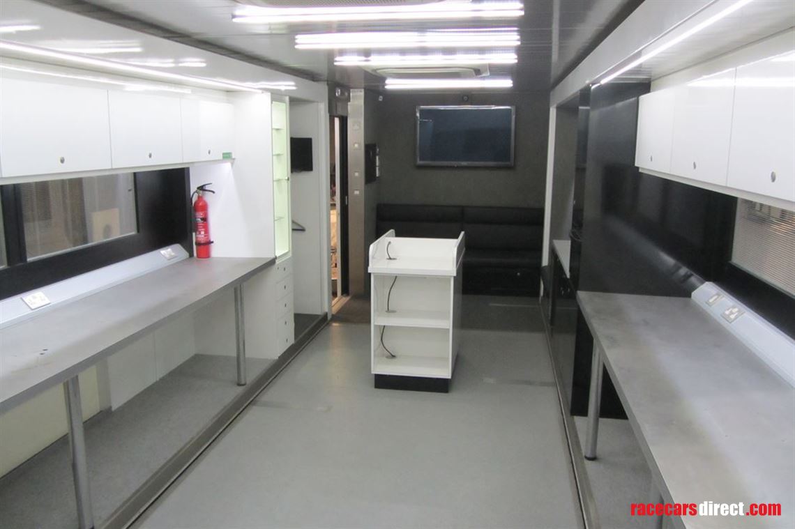 mercedes-hospitalityoffice-double-podded-unit