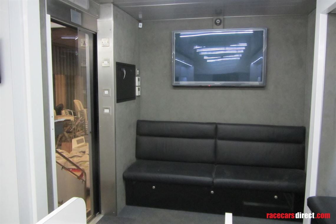mercedes-hospitalityoffice-double-podded-unit