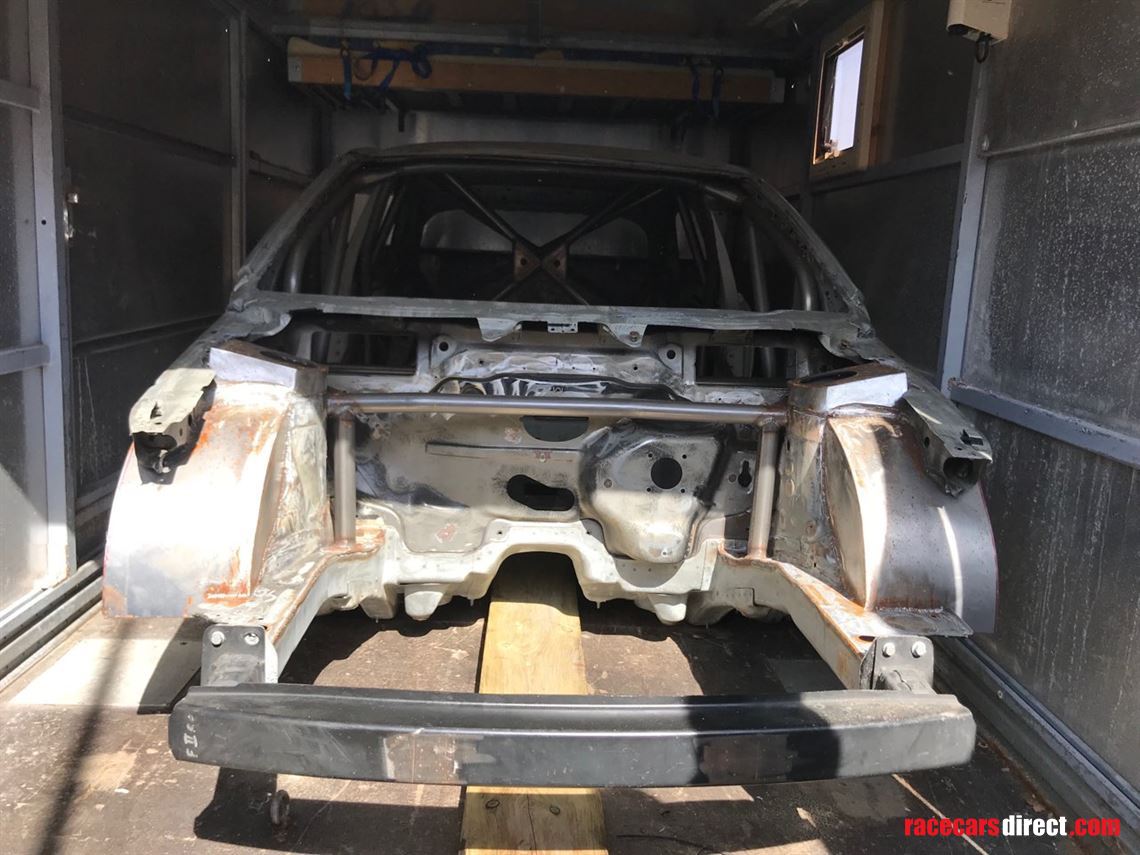new-vw-polo-mk5-body-with-rollcage