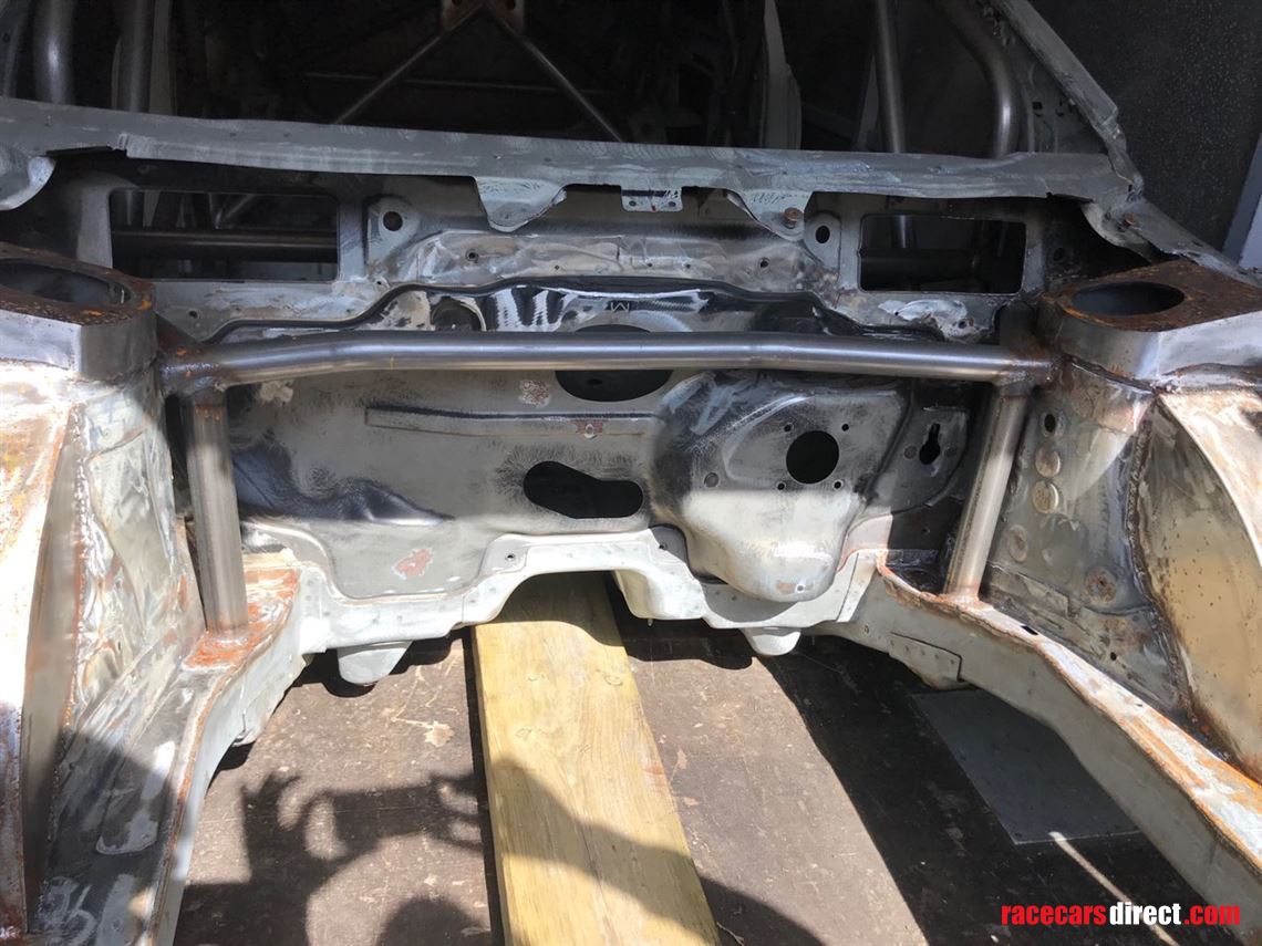 new-vw-polo-mk5-body-with-rollcage