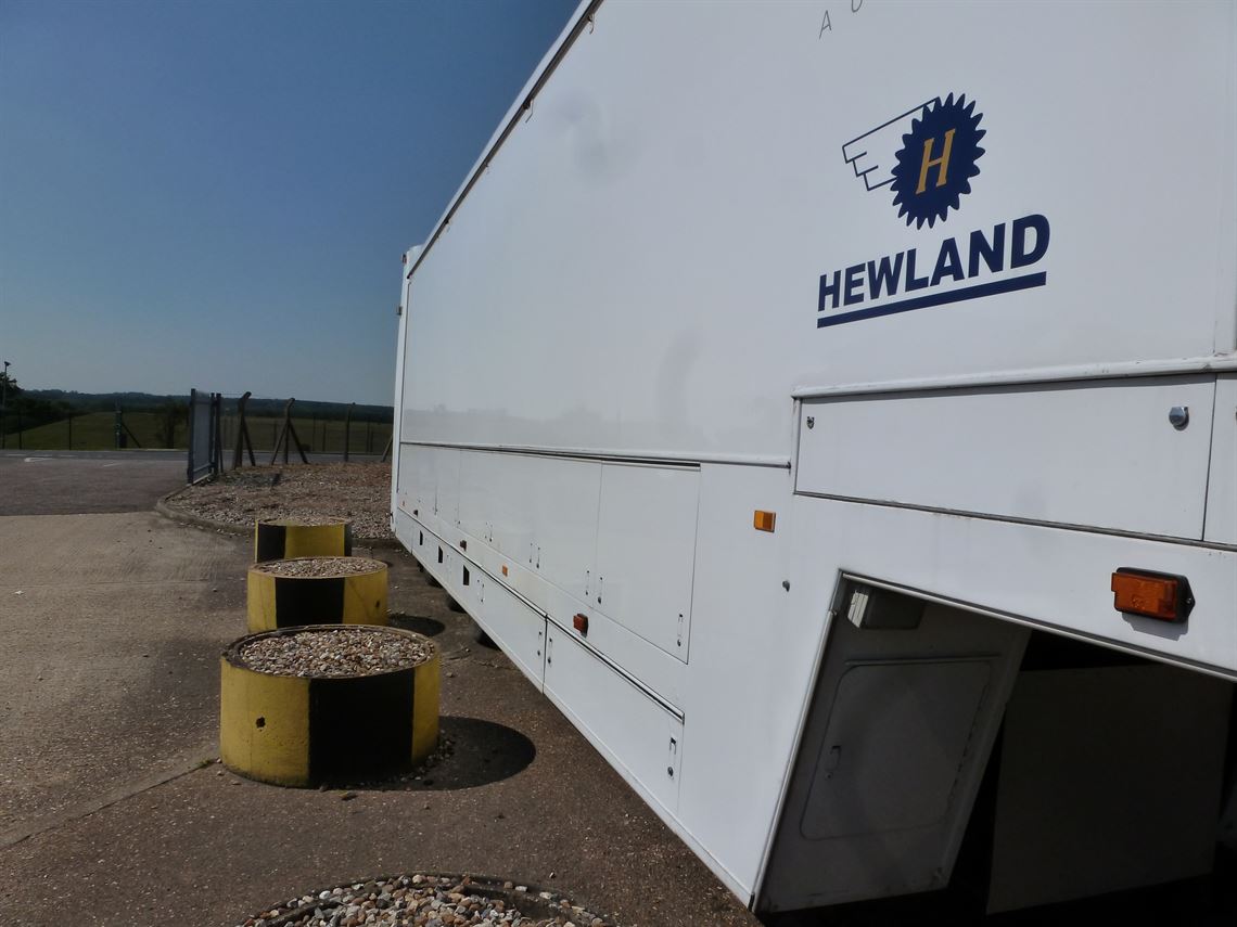 ex-carl-haas-superleague-trailer