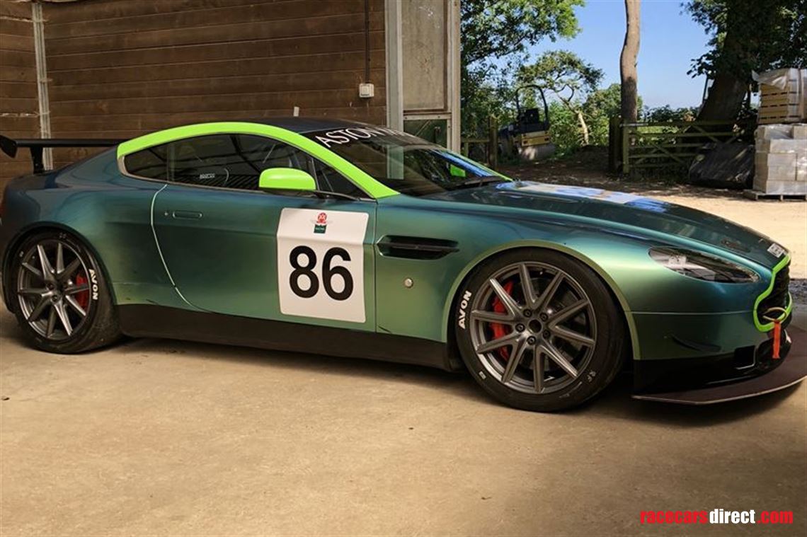 aston-martin-v8-vantage-47