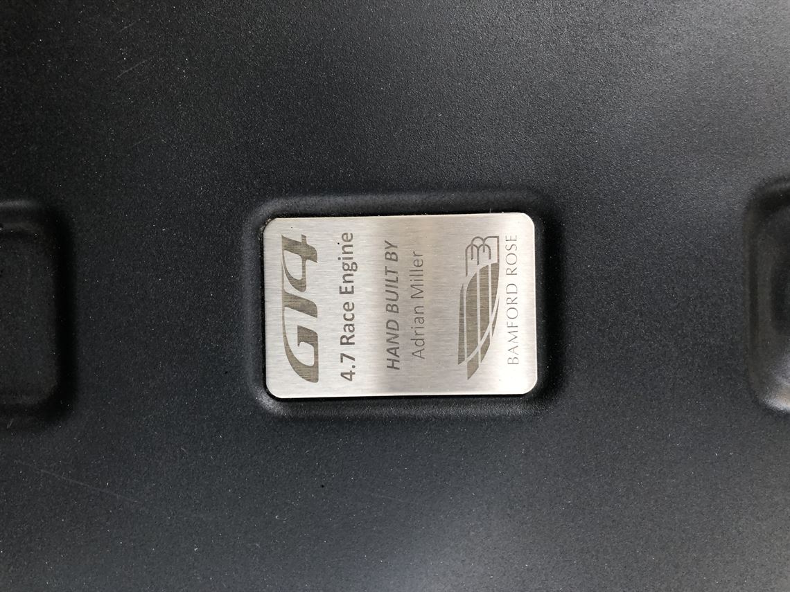 aston-martin-v8-vantage-47