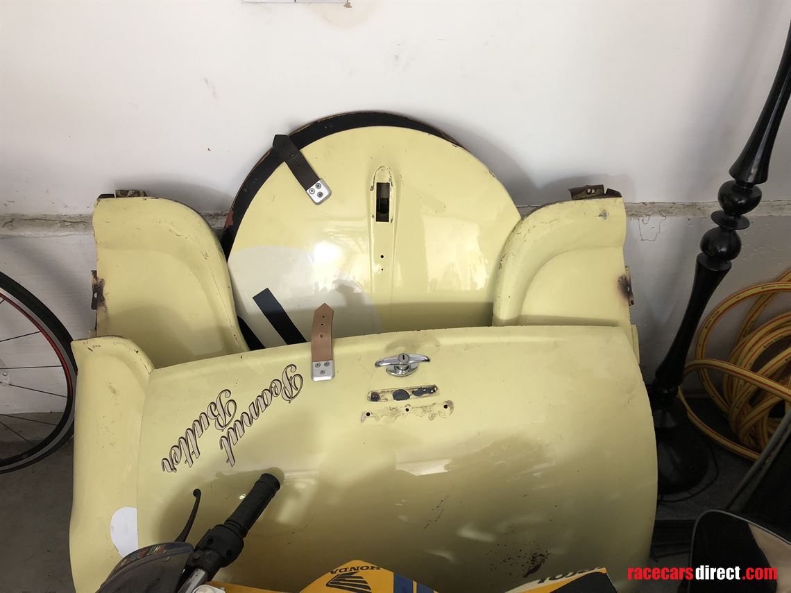 austin-a35-academy-race-car-peanut