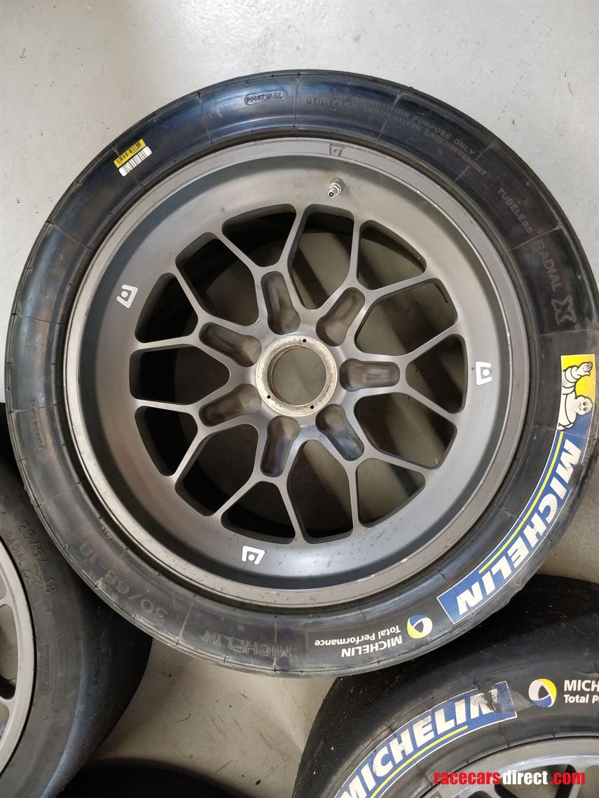 motegi-lightweight-wheels-porsche-997-gt3-cup