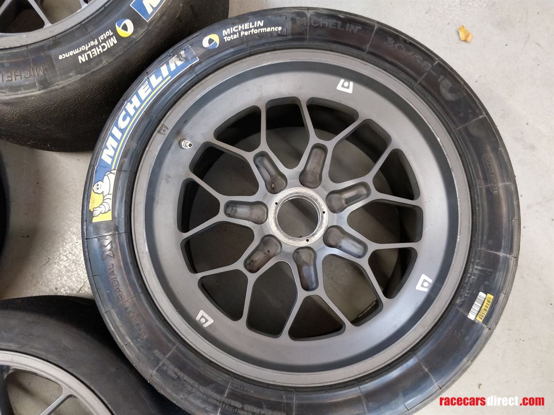 motegi-lightweight-wheels-porsche-997-gt3-cup