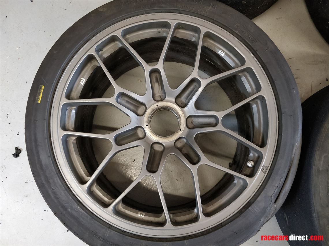 motegi-lightweight-wheels-porsche-997-gt3-cup