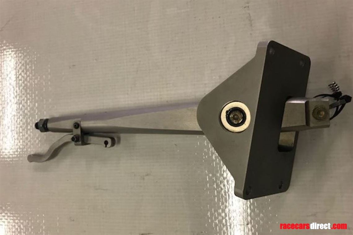 aston-martin-gt-sequentialgear-lever