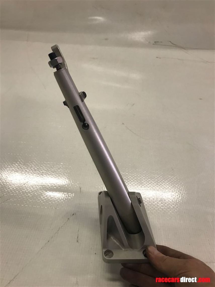 aston-martin-gt-sequentialgear-lever