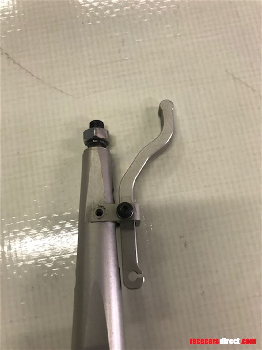 aston-martin-gt-sequentialgear-lever