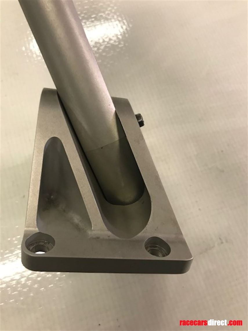 aston-martin-gt-sequentialgear-lever