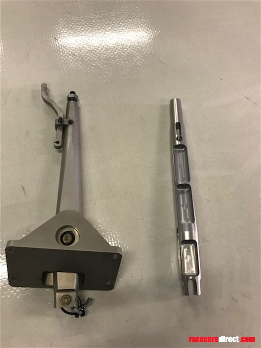 aston-martin-gt-sequentialgear-lever