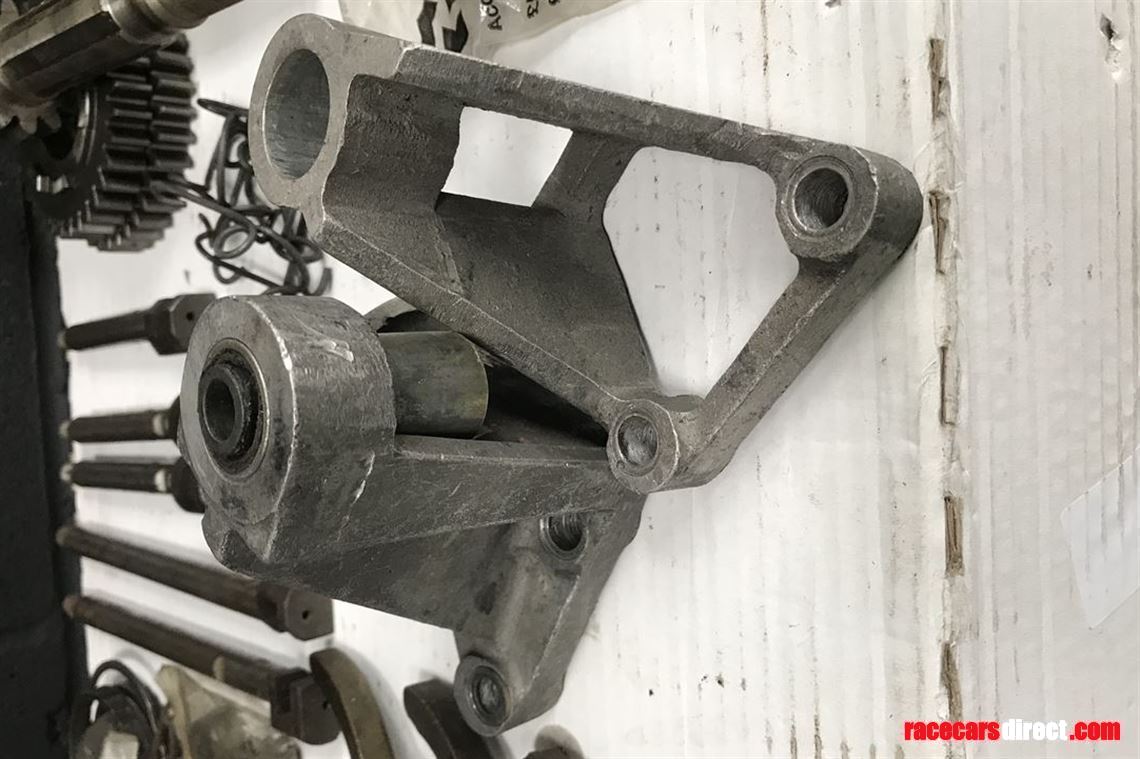 chevron-b19-engine-mounts