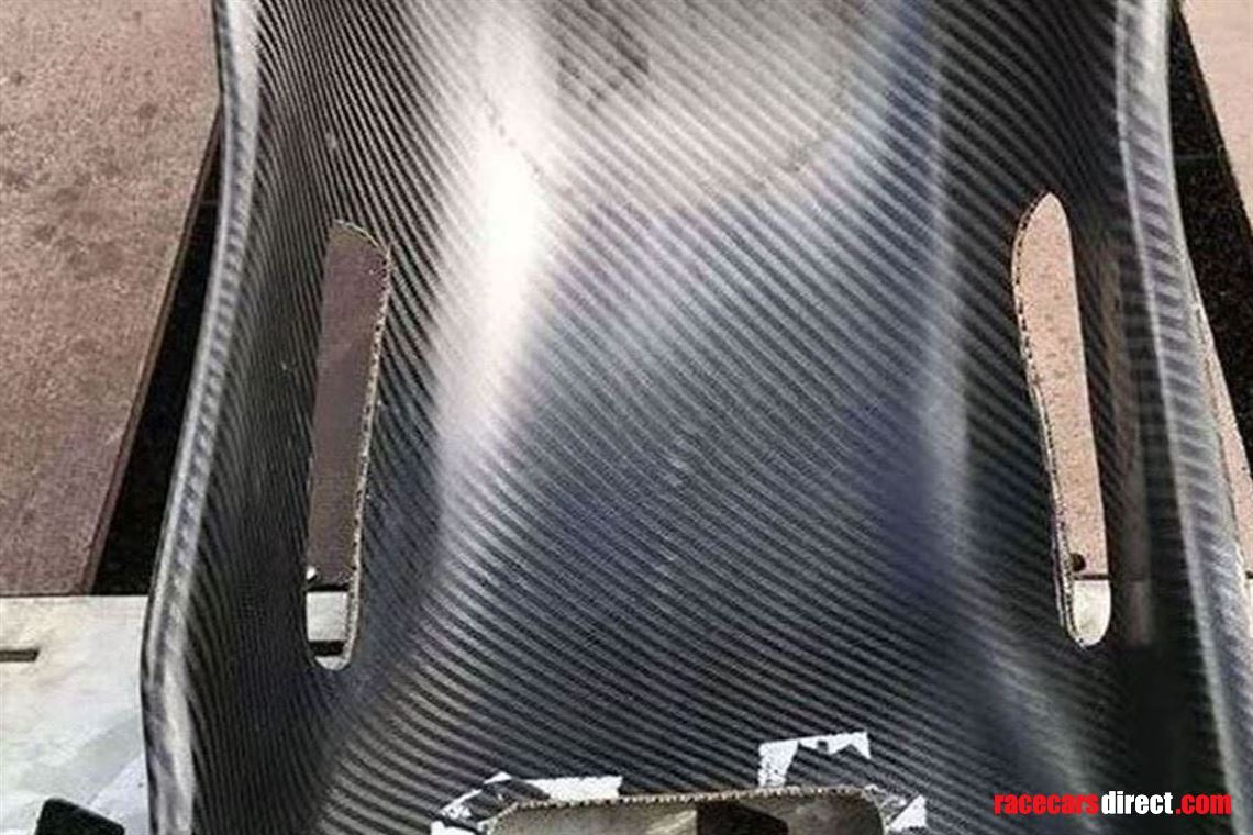 carbon-fibre-race-seat