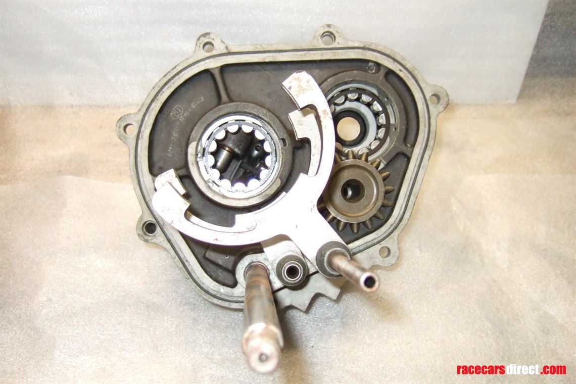 arrows-fa13-gearcase-and-misc-internals