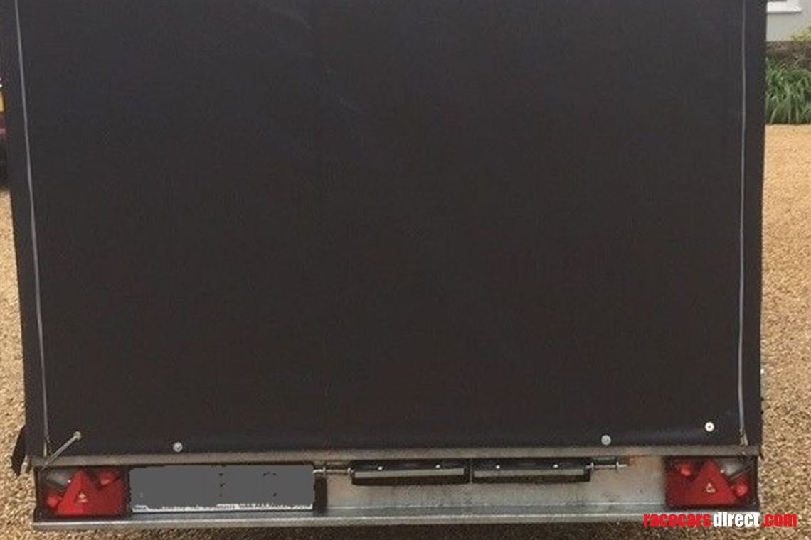 twin-axle-covered-trailer