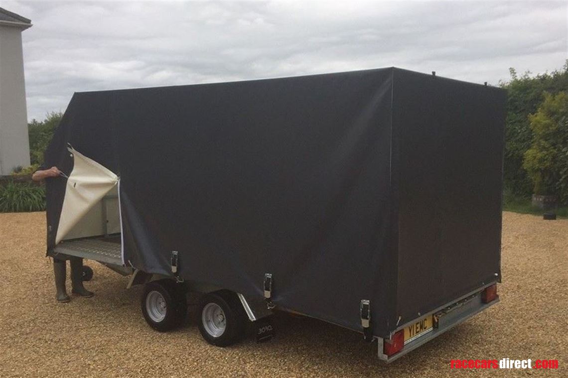 twin-axle-covered-trailer