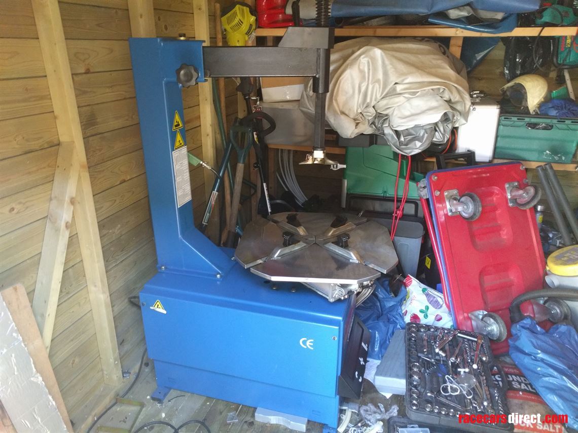 tyre-changer-and-wheel-balancer