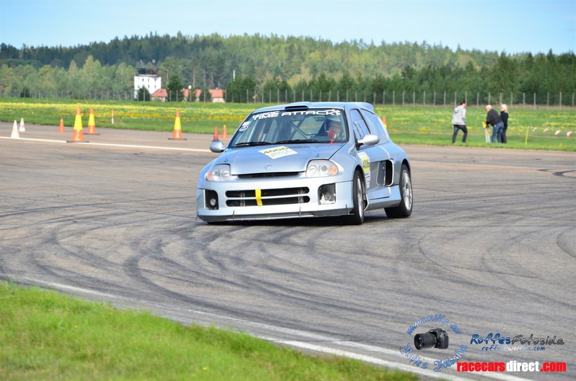 race-renault-clio-v6-phase1